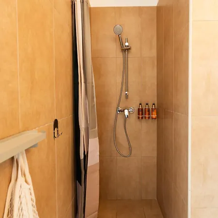 Rezident 2&3 招待所